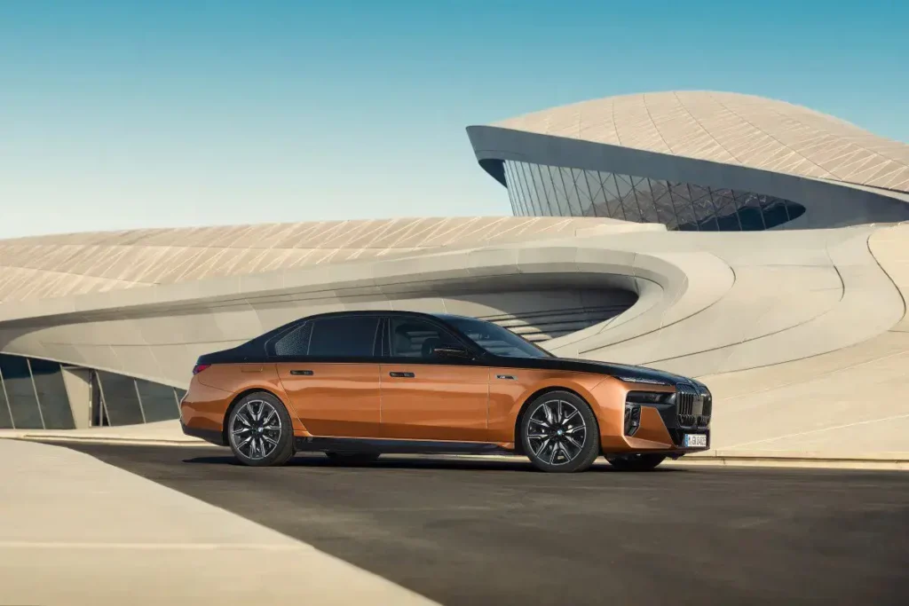 BMW i7 M70