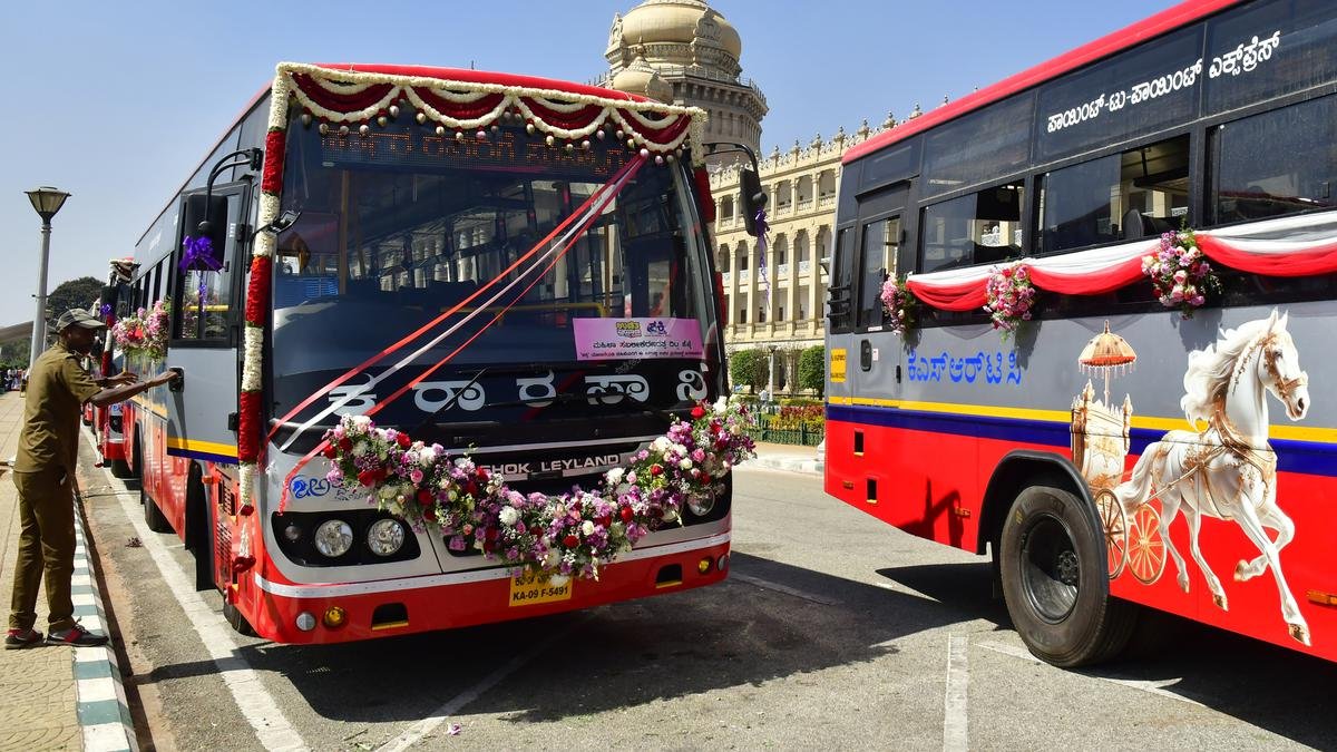 160 special buses run from Varanasi for home