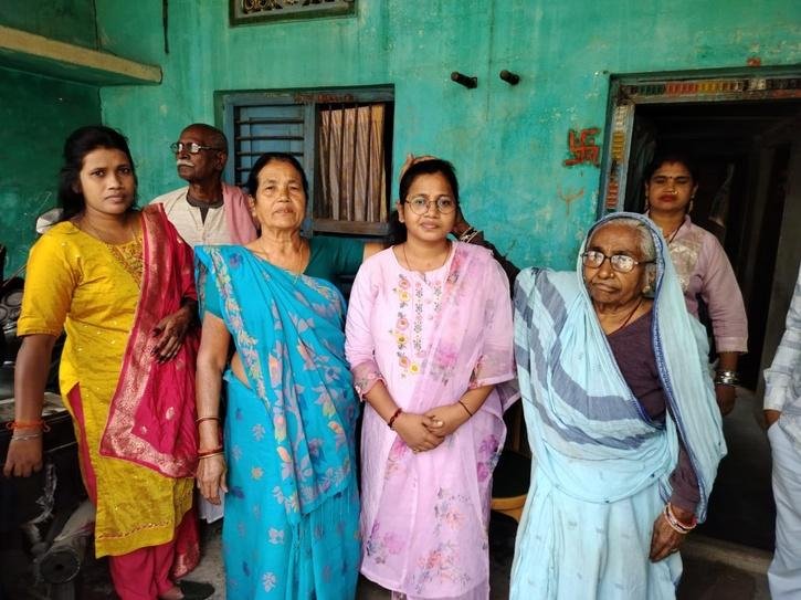 Bihar-muzaffarpur-younger-sister-helped-nikita-to-became-apo-officer-success-story